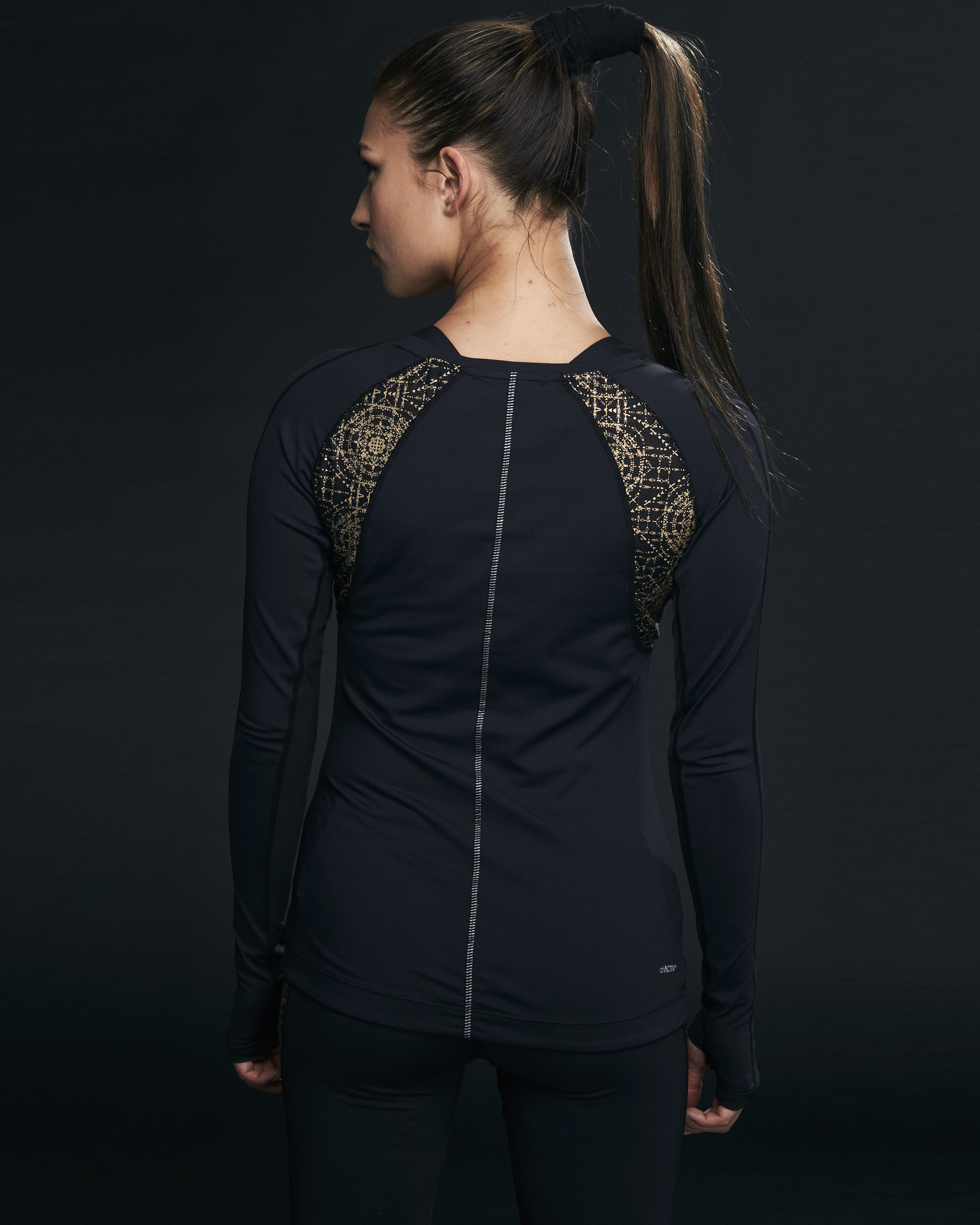 Ellesport Sleek Long Sleeved Performance Top – Black/Gold