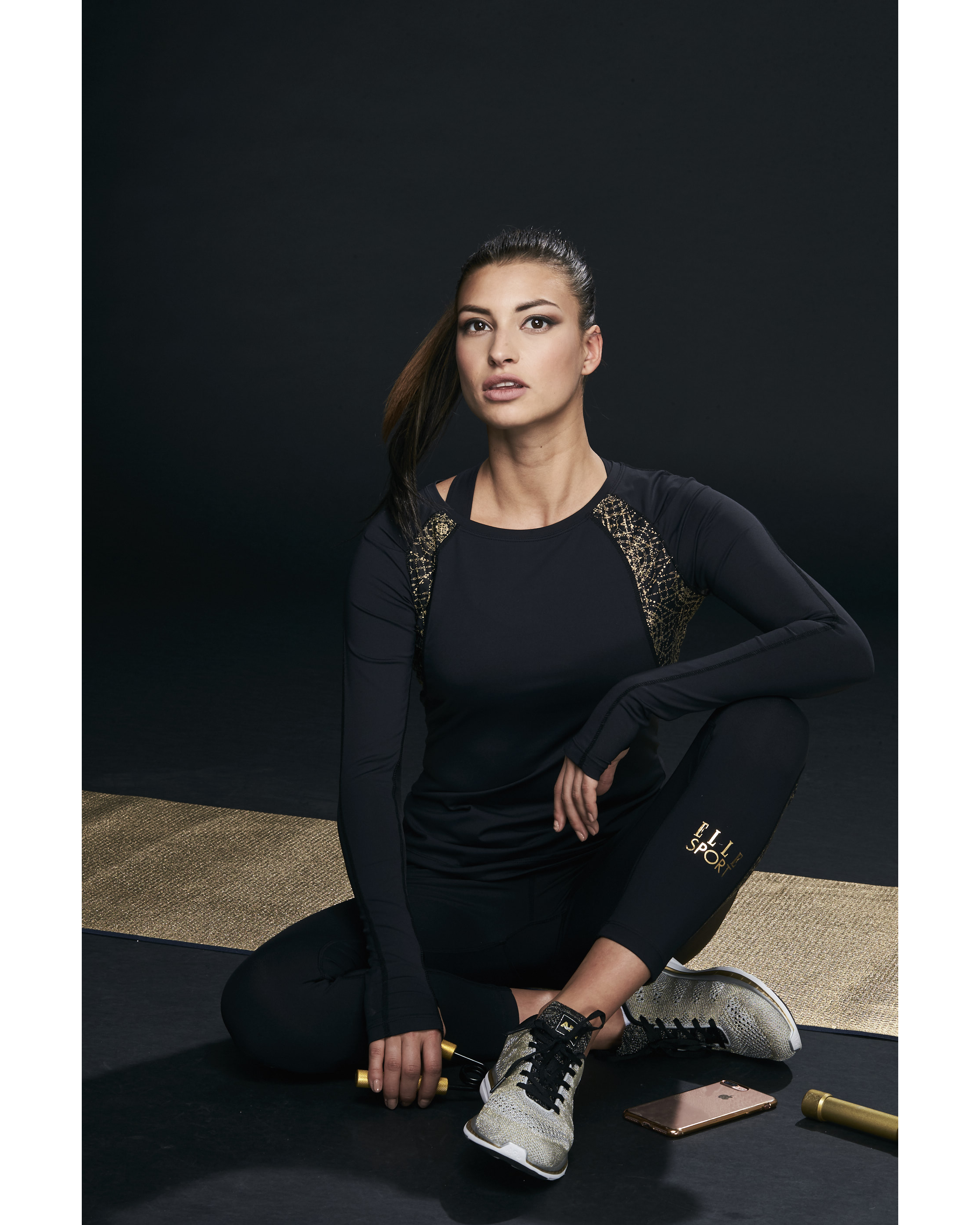 Ellesport Sleek Long Sleeved Performance Top – Black/Gold