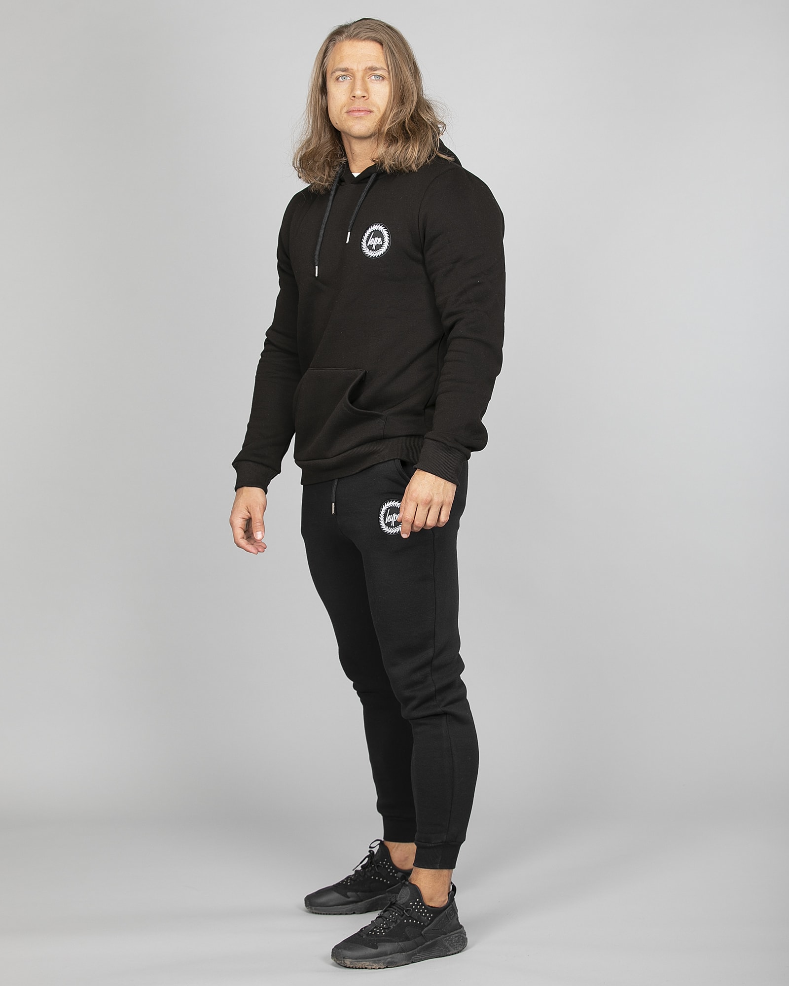 Hype Crest Pullover Hoodie Men ss18333b Black and Crest Jogger ss18335b Black c