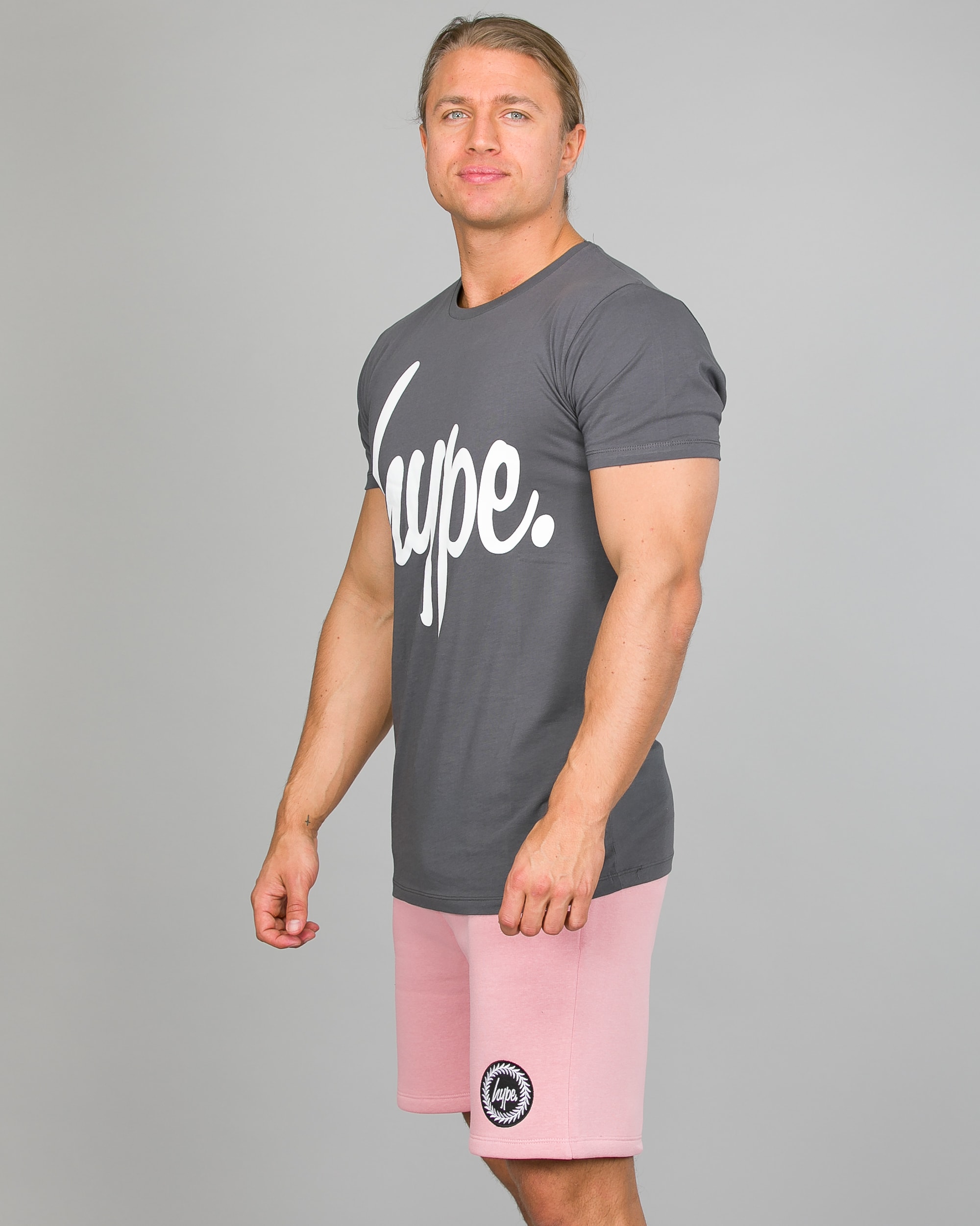 Hype Script T-Shirt Men ss18005 charcoal and Crest Shorts ss18330 Pink b