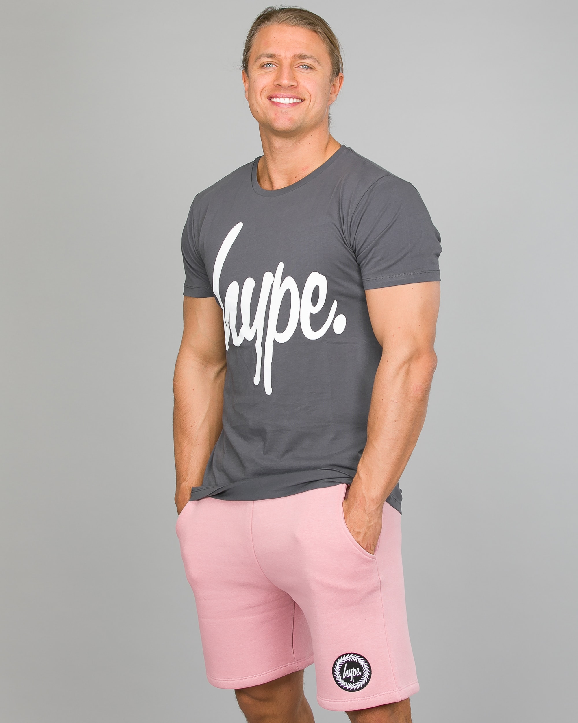 Hype Script T-Shirt Men ss18005 charcoal and Crest Shorts ss18330 Pink d