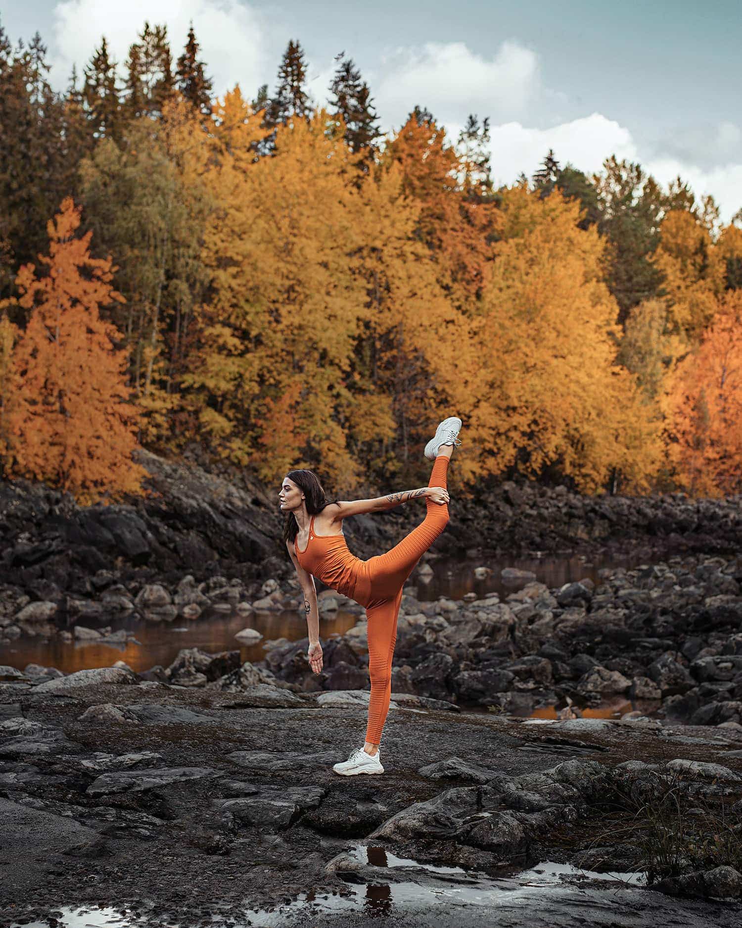 workout_empire_regalia_flow_strap_tank_orange6
