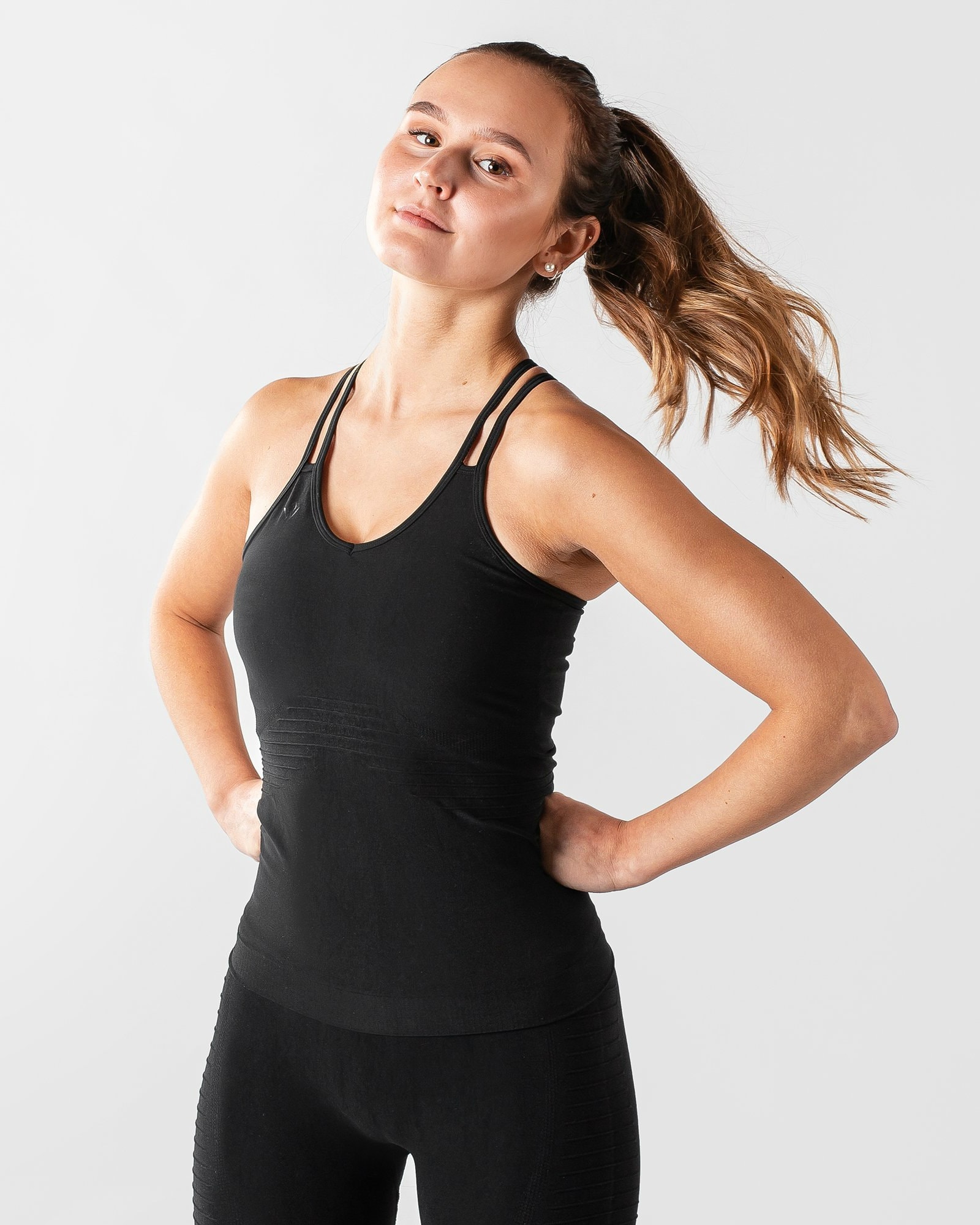 workout_empire_strap_tank_black1