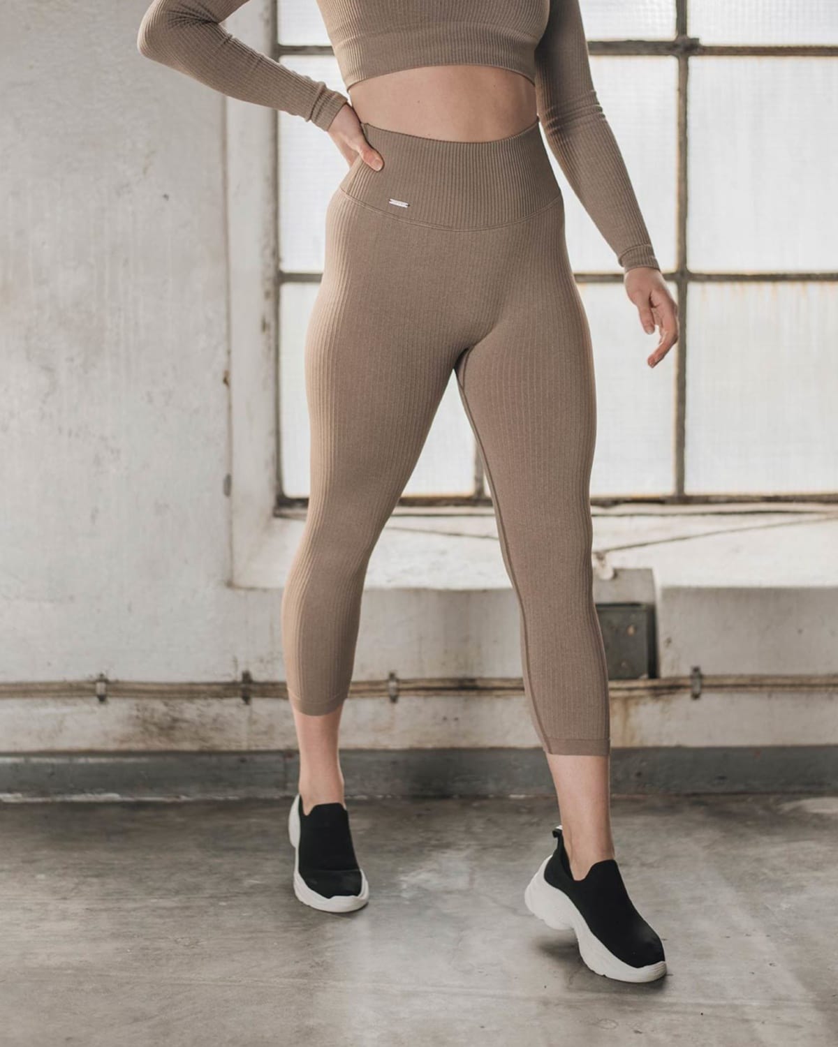 Aim’n Espresso Ribbed Seamless Tights - S - kroppen