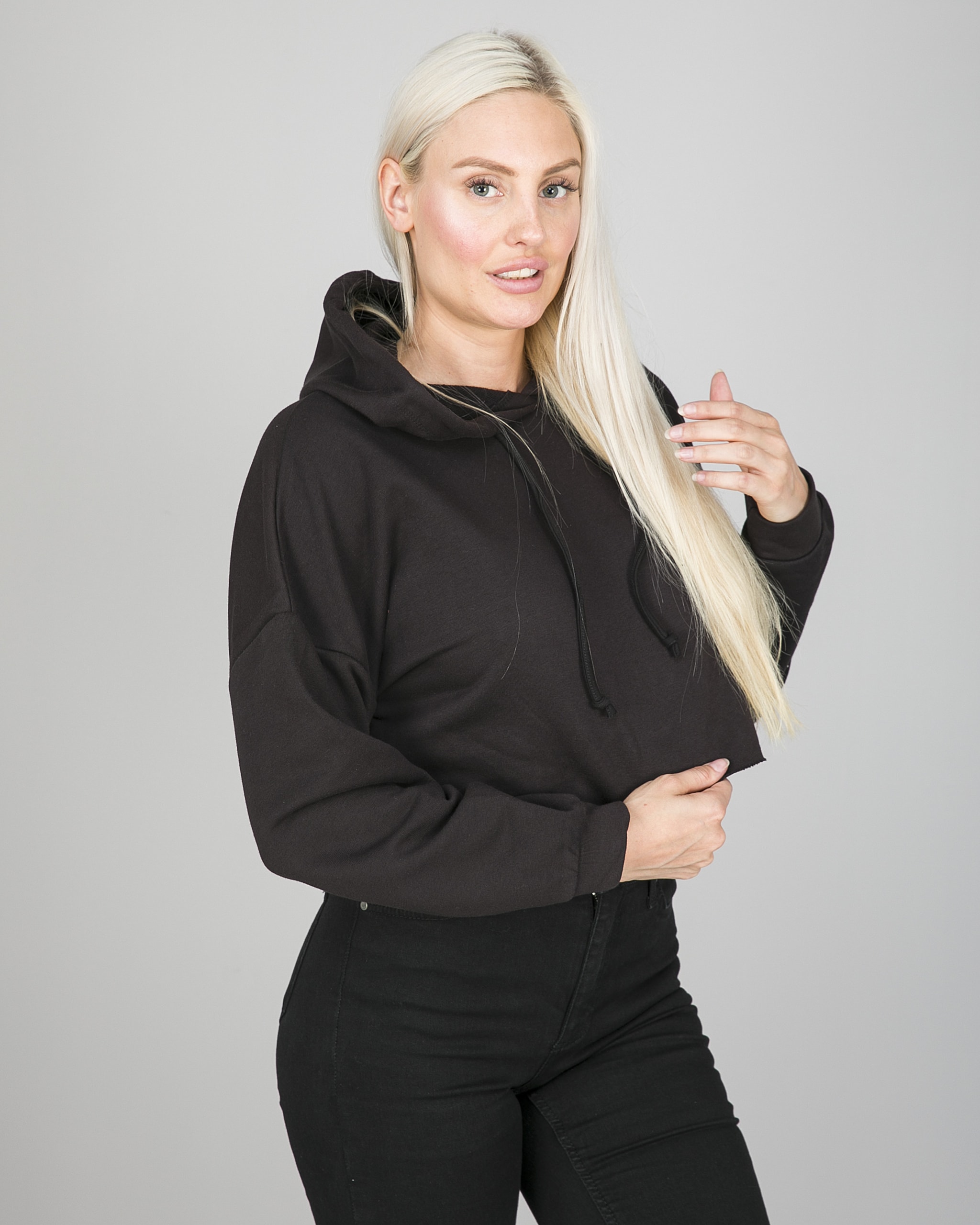 Weightless Cassie Cropped Hoodie Black7
