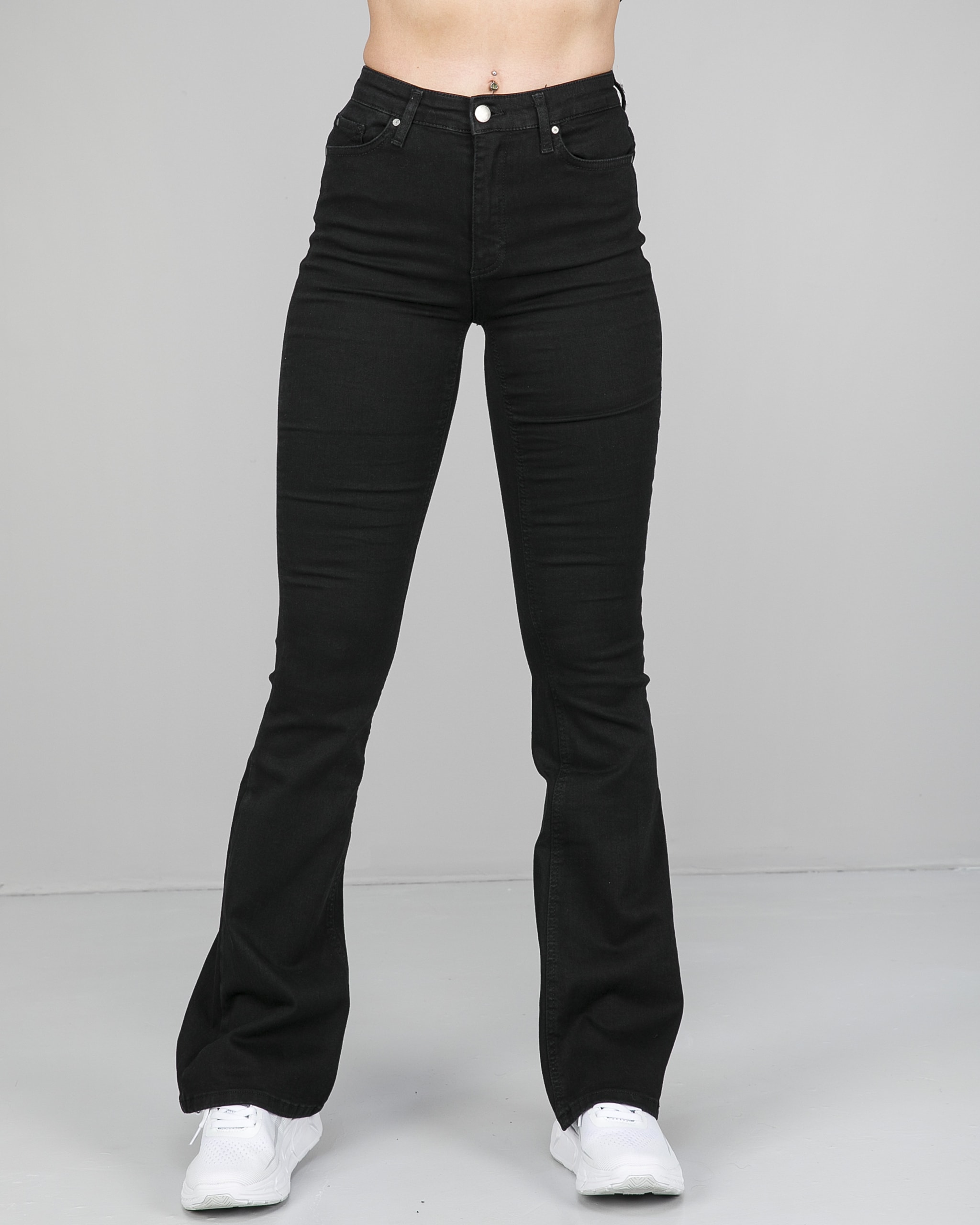 Weightless Chrissy Bootcut Stretch Jeans Black11