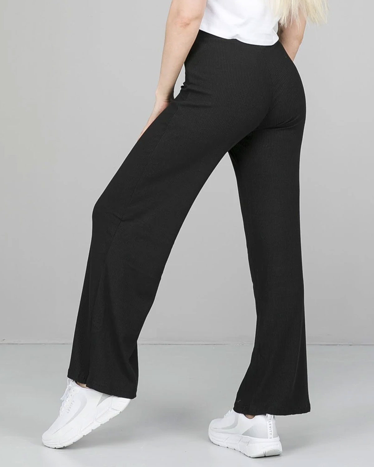 The Weightless Pant