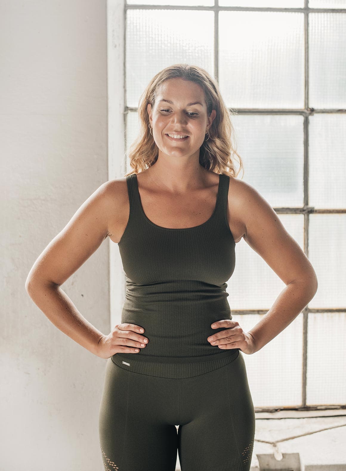 khaki-ribbed-seamless-singlet.2