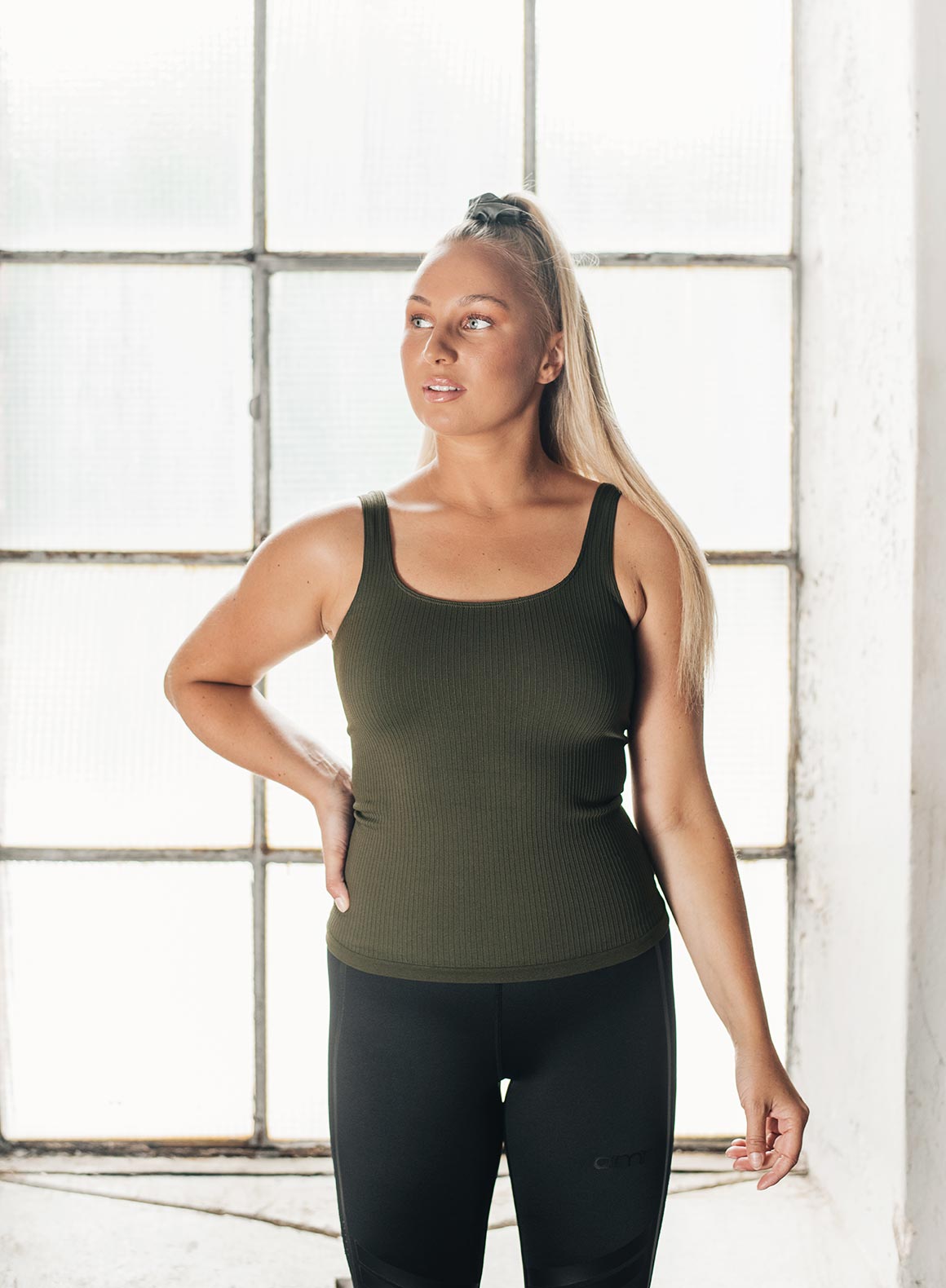 khaki-ribbed-seamless-singlet.4