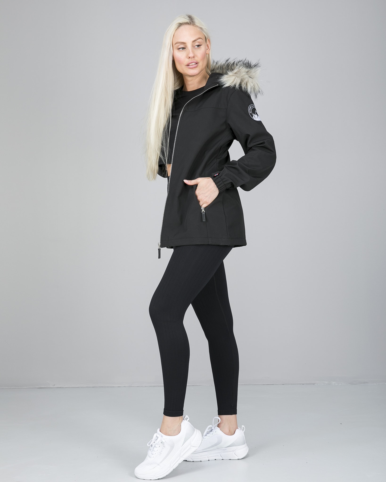 Outdoor & Essentials Mountain Bunny Jacket Black Tights.no