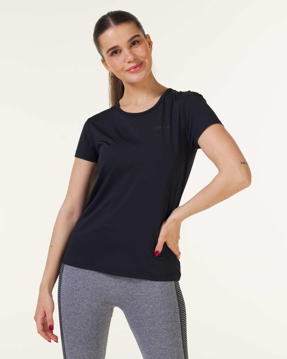 LEVITY Elemental T-shirt Black Jet - S - skjorte