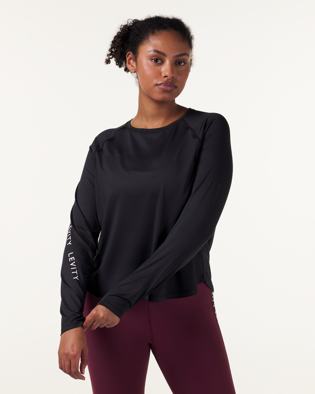 LEVITY Line Up Long Sleeve Black - L - til henne