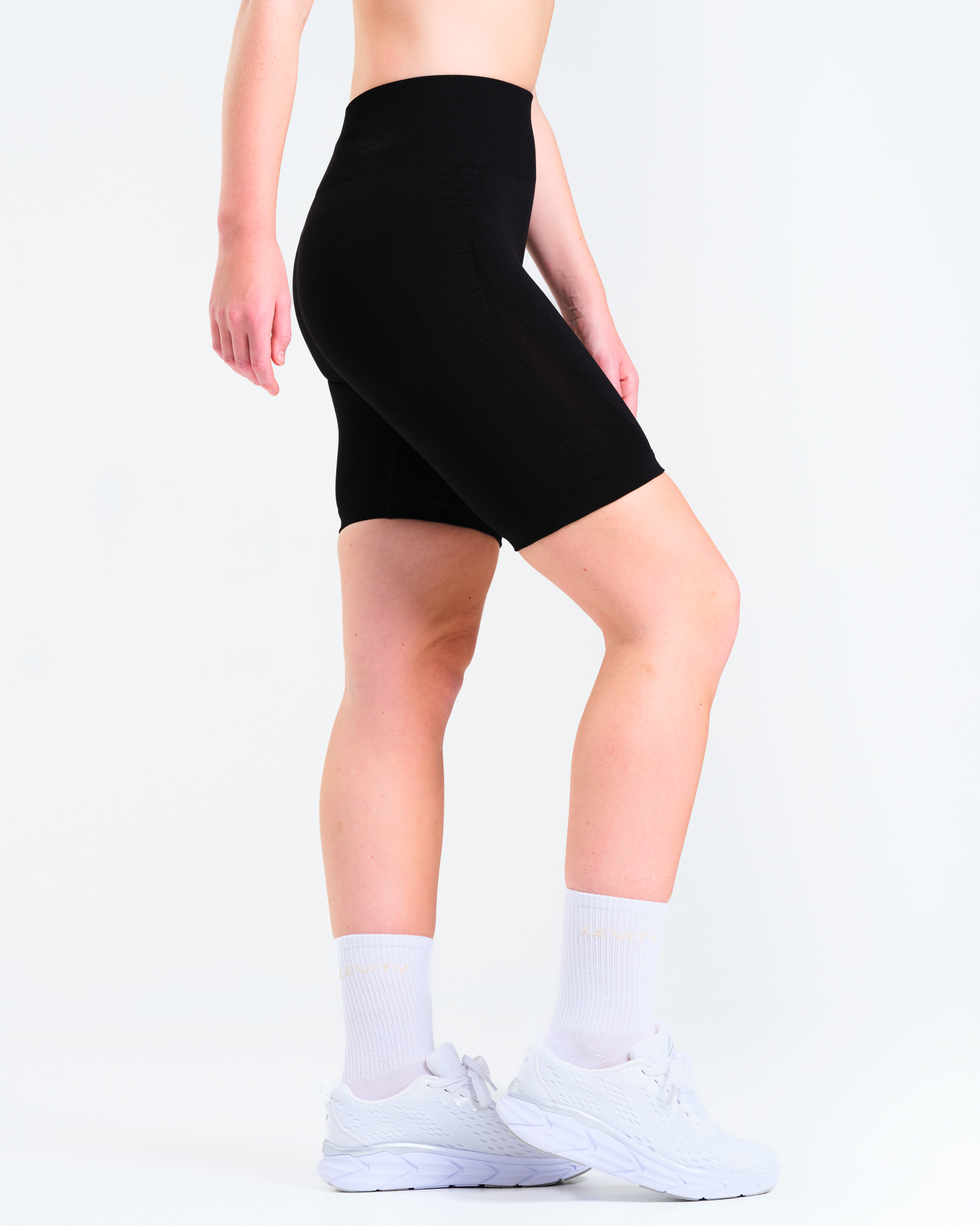LEVITYSolarSeamlessShortsBlackBeauty-3jpg