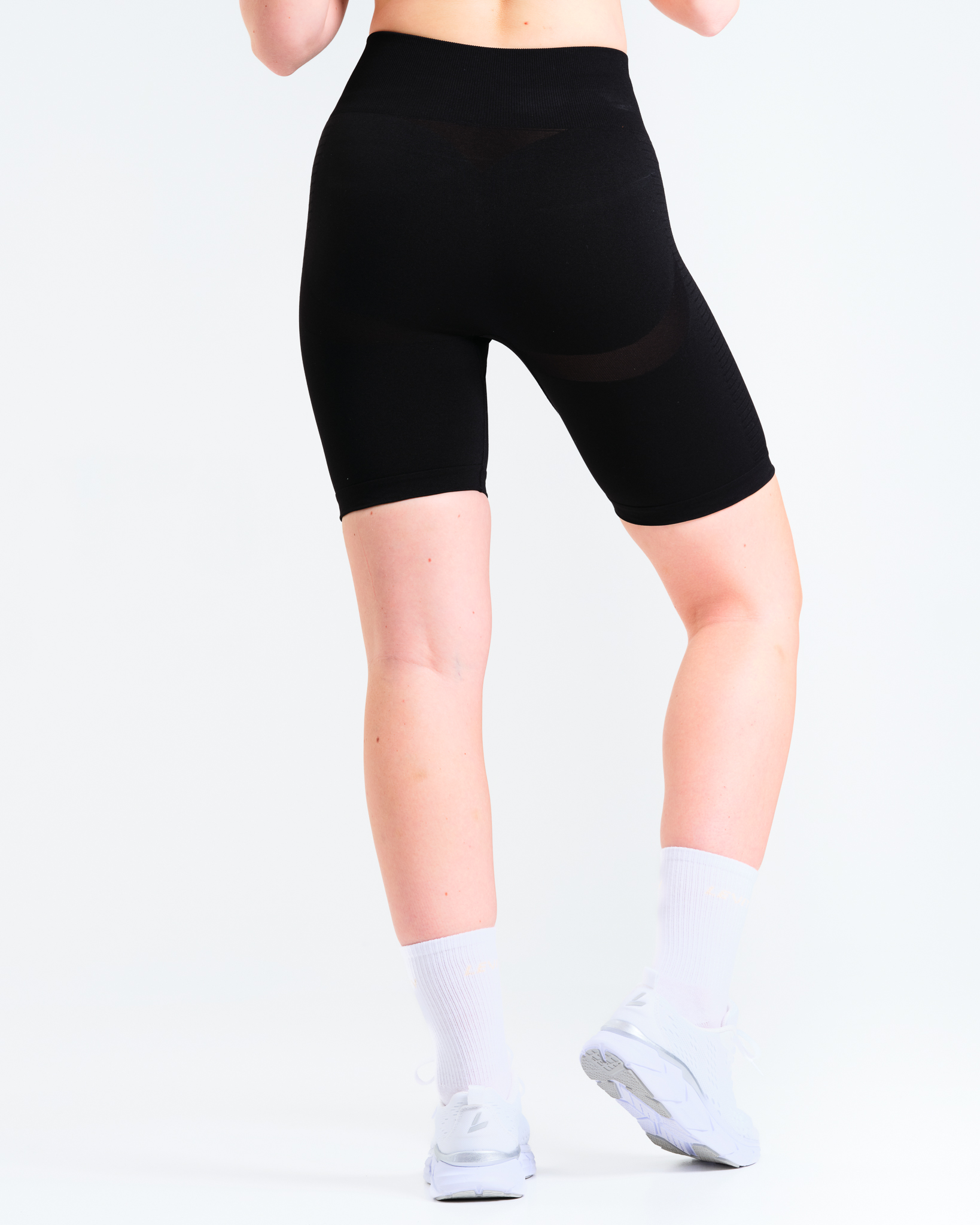 LEVITYSolarSeamlessShortsBlackBeauty-4jpg